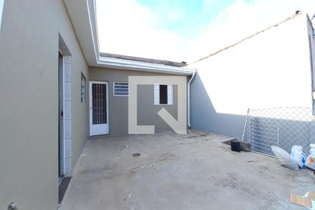 Casa à venda com 300m², 1 quarto e 1 vaga Casa à venda com 300m², 1 quarto e 1 vagaQuintal