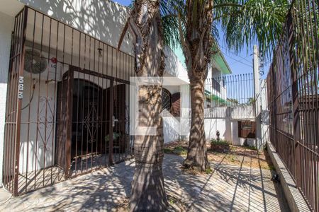 Casa à venda com 140m², 3 quartos e 4 vagas Casa à venda com 140m², 3 quartos e 4 vagasÁrea externa