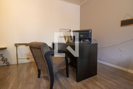 Casa à venda com 140m², 3 quartos e 4 vagas Casa à venda com 140m², 3 quartos e 4 vagasEscritorio