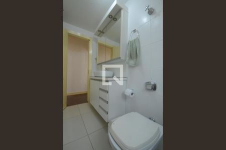 Banheiro de apartamento para alugar com 2 quartos, 56m² em Menino Deus, Porto Alegre