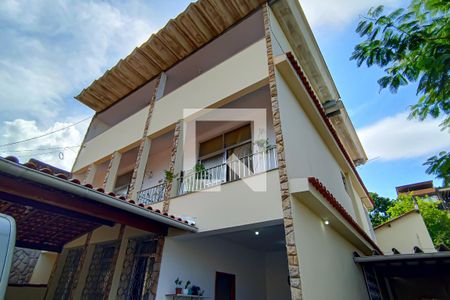 Casa à venda com 330m², 3 quartos e 5 vagas Casa à venda com 330m², 3 quartos e 5 vagasfrente