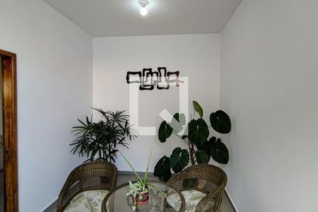 Casa à venda com 330m², 3 quartos e 5 vagas Casa à venda com 330m², 3 quartos e 5 vagasvaranda