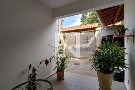 Casa à venda com 330m², 3 quartos e 5 vagas Casa à venda com 330m², 3 quartos e 5 vagasvaranda
