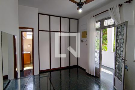 Casa à venda com 330m², 3 quartos e 5 vagas Casa à venda com 330m², 3 quartos e 5 vagasquarto 1