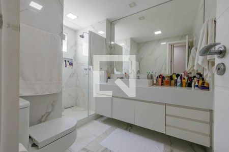 Apartamento à venda com 369m², 4 quartos e 3 vagasBanheiro da Suíte 2