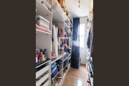 Casa de condomínio à venda com 320m², 5 quartos e 4 vagasCloset da suíte 