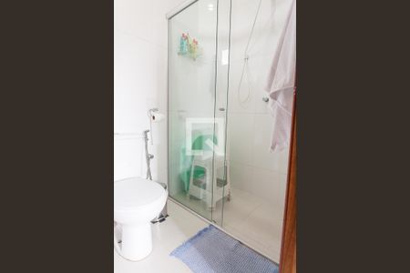 Casa de condomínio à venda com 320m², 5 quartos e 4 vagasbanhiero quarto 3