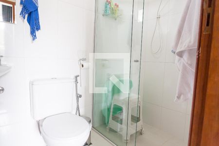 Casa de condomínio à venda com 320m², 5 quartos e 4 vagasbanhiero quarto 3