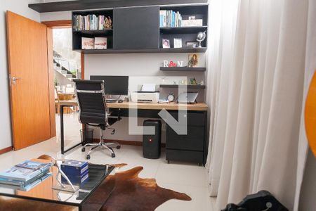 Casa de condomínio à venda com 320m², 5 quartos e 4 vagasEscritório