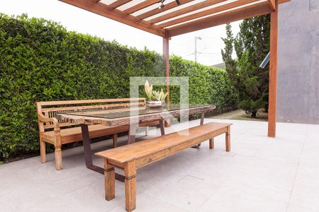 Casa de condomínio à venda com 320m², 5 quartos e 4 vagasChurrasqueira