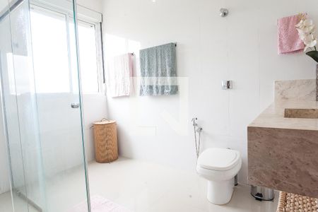 Casa de condomínio à venda com 320m², 5 quartos e 4 vagasBanheiro da Suíte