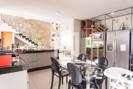 Casa de condomínio à venda com 320m², 5 quartos e 4 vagasCozinha