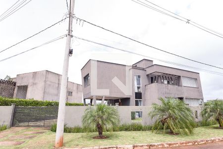 Casa de condomínio à venda com 320m², 5 quartos e 4 vagasfachada