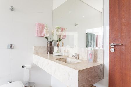 Casa de condomínio à venda com 320m², 5 quartos e 4 vagasBanheiro da Suíte