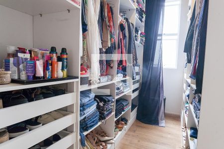 Casa de condomínio à venda com 320m², 5 quartos e 4 vagasCloset da suíte 