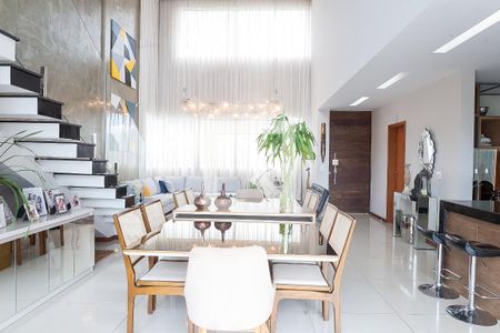 Casa de condomínio à venda com 320m², 5 quartos e 4 vagasSala de Jantar