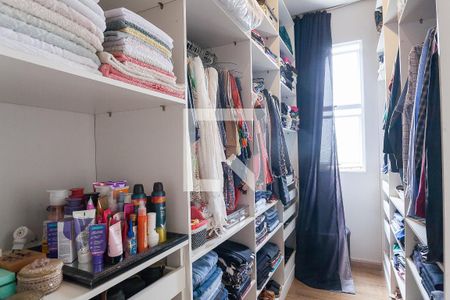 Casa de condomínio à venda com 320m², 5 quartos e 4 vagasCloset da suíte 