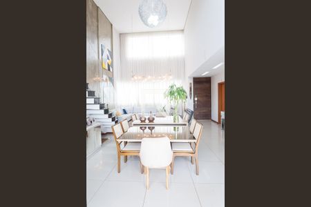 Casa de condomínio à venda com 320m², 5 quartos e 4 vagasSala de Jantar