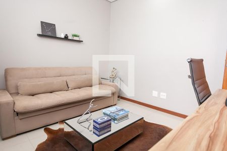 Casa de condomínio à venda com 320m², 5 quartos e 4 vagasEscritório