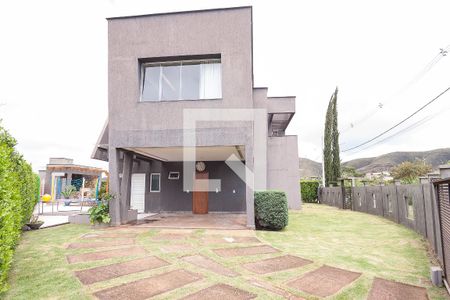 Casa de condomínio à venda com 320m², 5 quartos e 4 vagasjardin / fachada interna