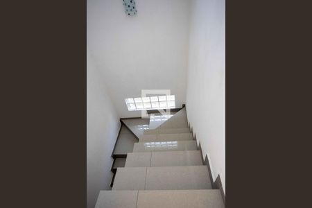 Casa à venda com 300m², 3 quartos e 8 vagasEscada