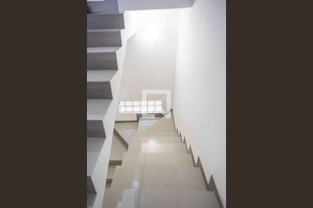 Casa à venda com 300m², 3 quartos e 8 vagasEscada