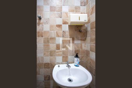 Casa à venda com 300m², 3 quartos e 8 vagasLavabo da garagem 