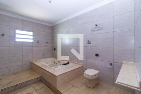 Casa à venda com 260m², 3 quartos e 6 vagas Casa à venda com 260m², 3 quartos e 6 vagasBanheiro da Suíte 2