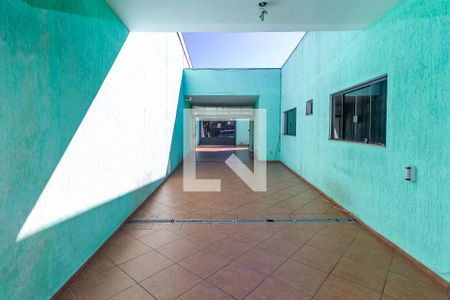 Casa à venda com 260m², 3 quartos e 6 vagas Casa à venda com 260m², 3 quartos e 6 vagasGaragem