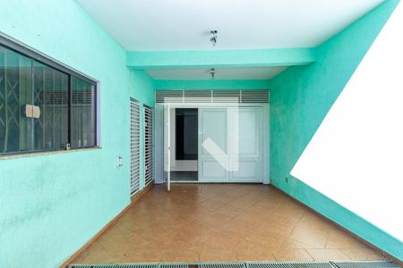 Casa à venda com 260m², 3 quartos e 6 vagas Casa à venda com 260m², 3 quartos e 6 vagasGaragem