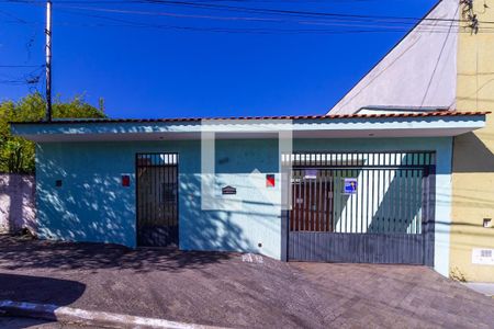 Casa à venda com 260m², 3 quartos e 6 vagas Casa à venda com 260m², 3 quartos e 6 vagasFachada