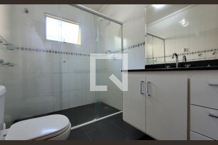 Banheiro da suíte de casa à venda com 3 quartos, 155m² em Vila Floresta, Santo André