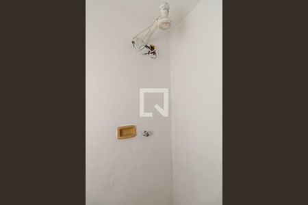 Banheiro de kitnet/studio para alugar com 1 quarto, 27m² em Santa Ifigênia, São Paulo