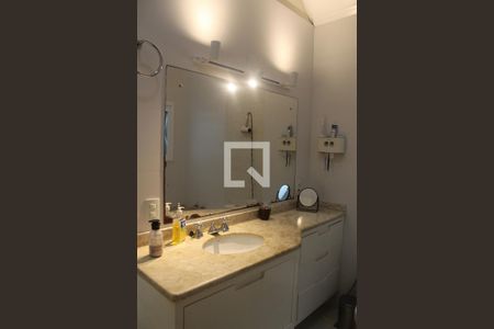 Banheiro suite 1 de casa à venda com 4 quartos, 200m² em Partenon, Porto Alegre