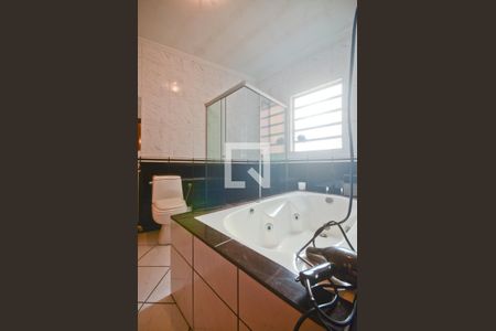 Casa à venda com 231m², 4 quartos e 5 vagasBanheiro da Suíte