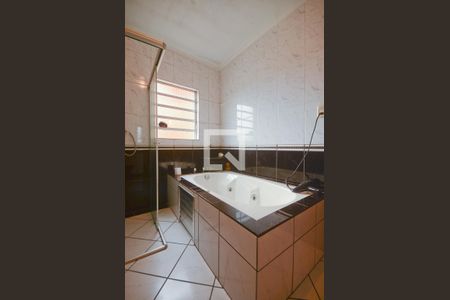 Casa à venda com 231m², 4 quartos e 5 vagasBanheiro da Suíte