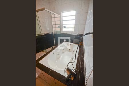 Casa à venda com 231m², 4 quartos e 5 vagasBanheiro da Suíte