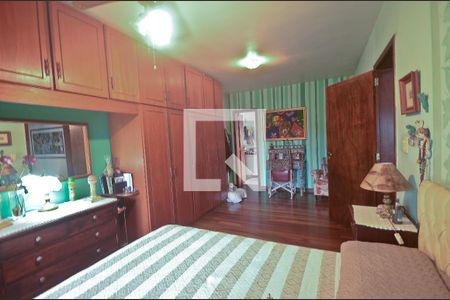 Casa à venda com 231m², 4 quartos e 5 vagasSuíte