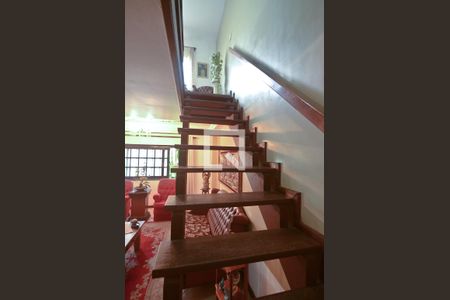 Escada de casa para alugar com 4 quartos, 231m² em Cristal, Porto Alegre