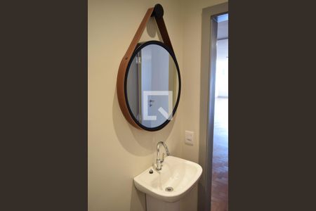 Lavabo de apartamento para alugar com 2 quartos, 150m² em Cerqueira César, São Paulo