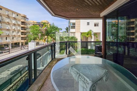 Apartamento para alugar com 300m², 3 quartos e 2 vagasVaranda