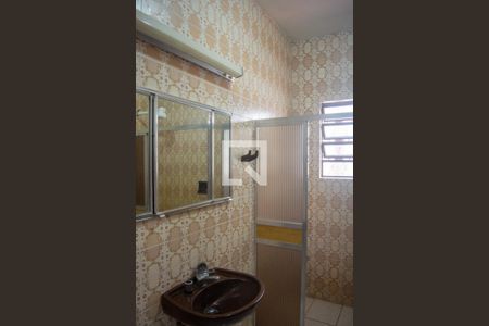 Casa à venda com 195m², 3 quartos e 2 vagasBanheiro