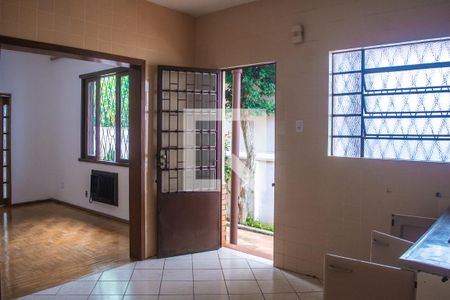 Casa à venda com 195m², 3 quartos e 2 vagasCozinha 