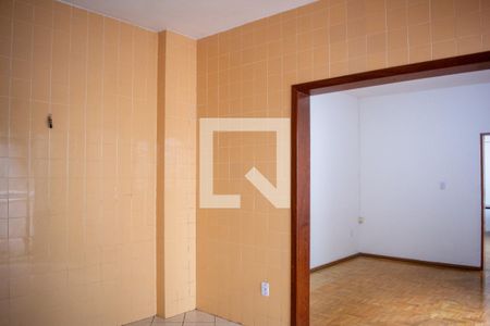 Casa à venda com 195m², 3 quartos e 2 vagasCozinha 