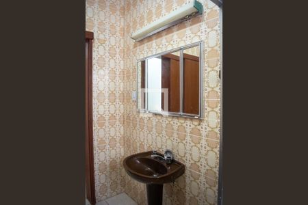 Casa à venda com 195m², 3 quartos e 2 vagasBanheiro