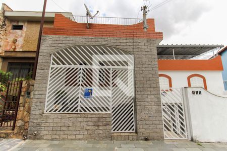 Casa à venda com 100m², 2 quartos e 4 vagasFachada