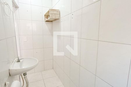 Banheiro de kitnet/studio para alugar com 1 quarto, 46m² em Vila Figueira, Suzano