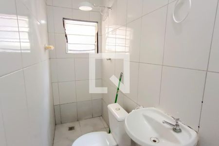 Banheiro de kitnet/studio para alugar com 1 quarto, 46m² em Vila Figueira, Suzano