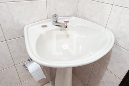 Casa para alugar com 350m², 5 quartos e 2 vagas Casa para alugar com 350m², 5 quartos e 2 vagasBanheiro Social