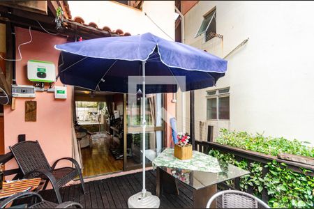 Casa à venda com 200m², 4 quartos e 4 vagas Casa à venda com 200m², 4 quartos e 4 vagasCASA 1 - Varanda